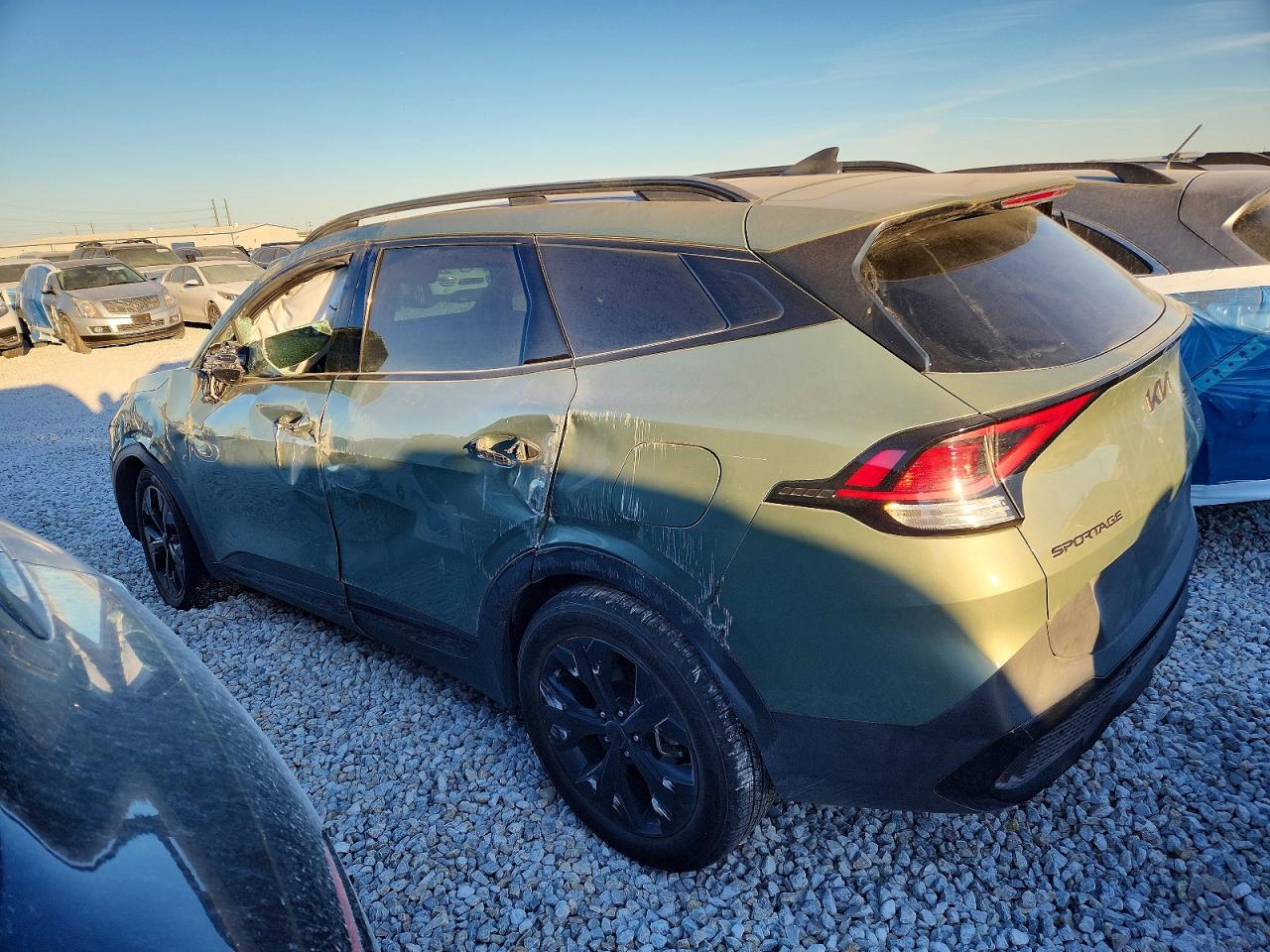 2025 KIA SPORTAGE X-LINE photo 3