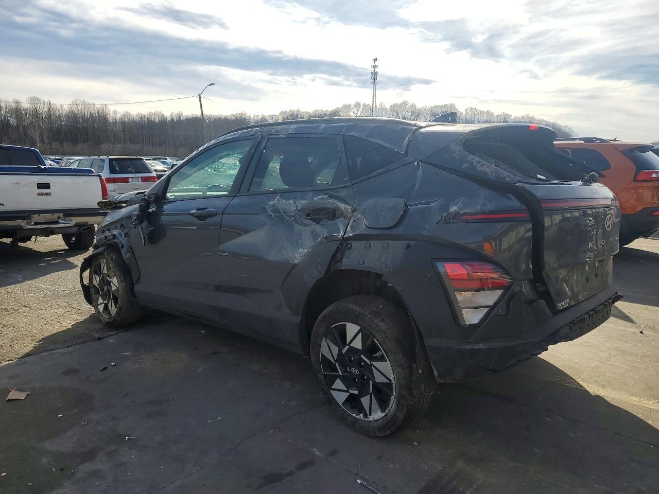 2024 HYUNDAI KONA SEL photo 2