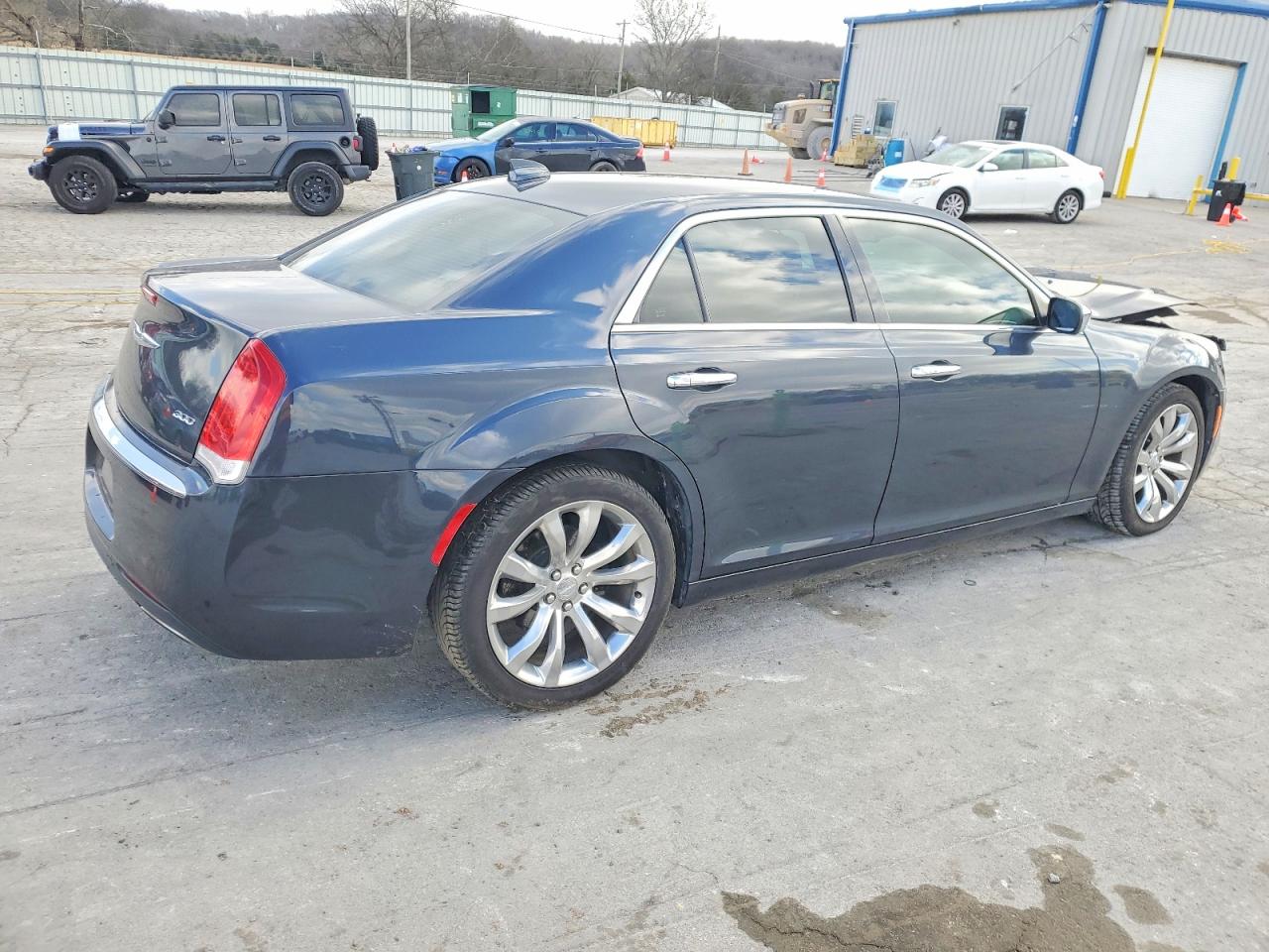 2018 CHRYSLER 300 LIMITED photo 3
