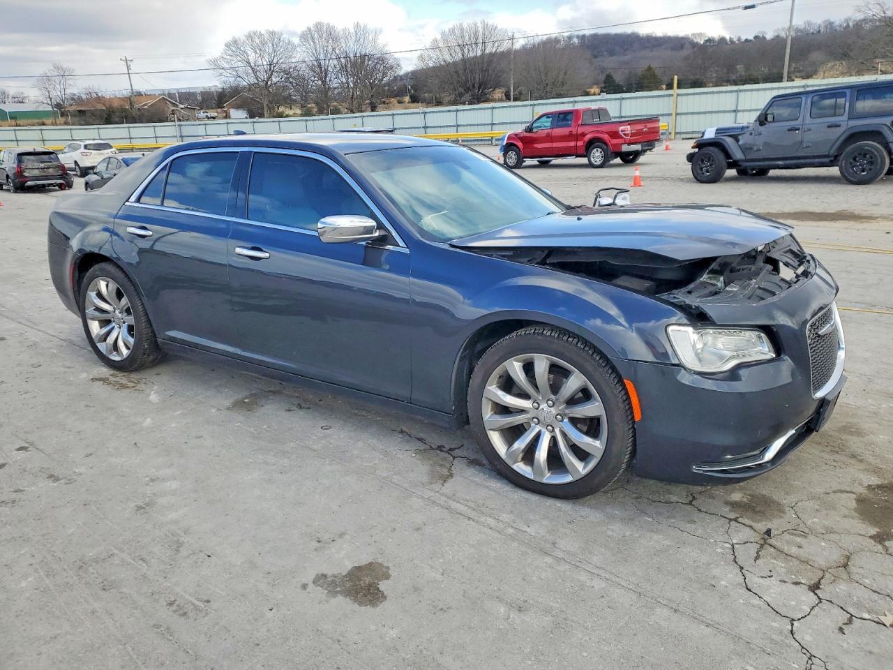 2018 CHRYSLER 300 LIMITED photo 4