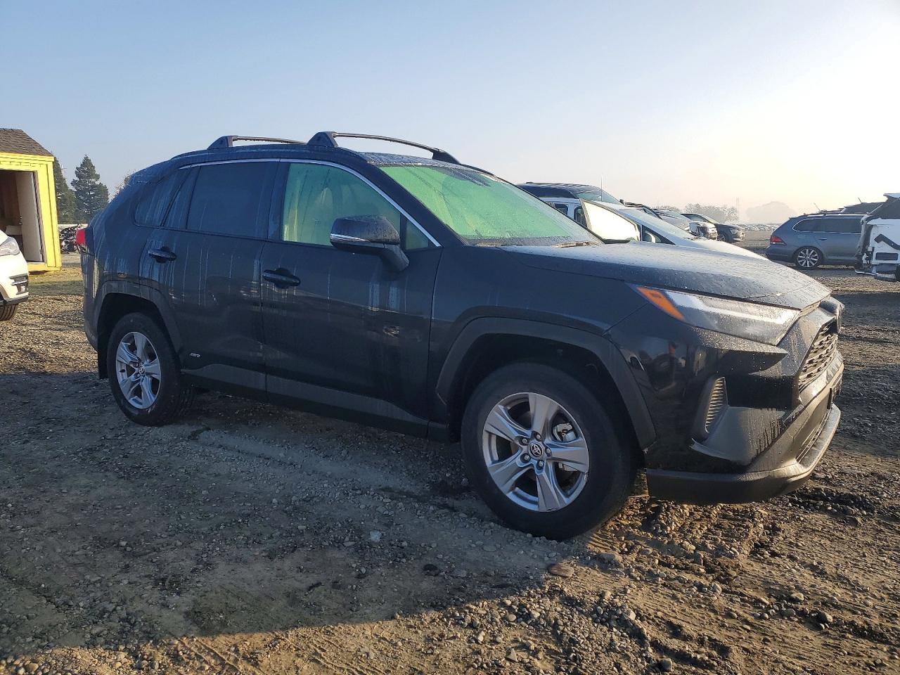2025 TOYOTA RAV4 XLE photo 4