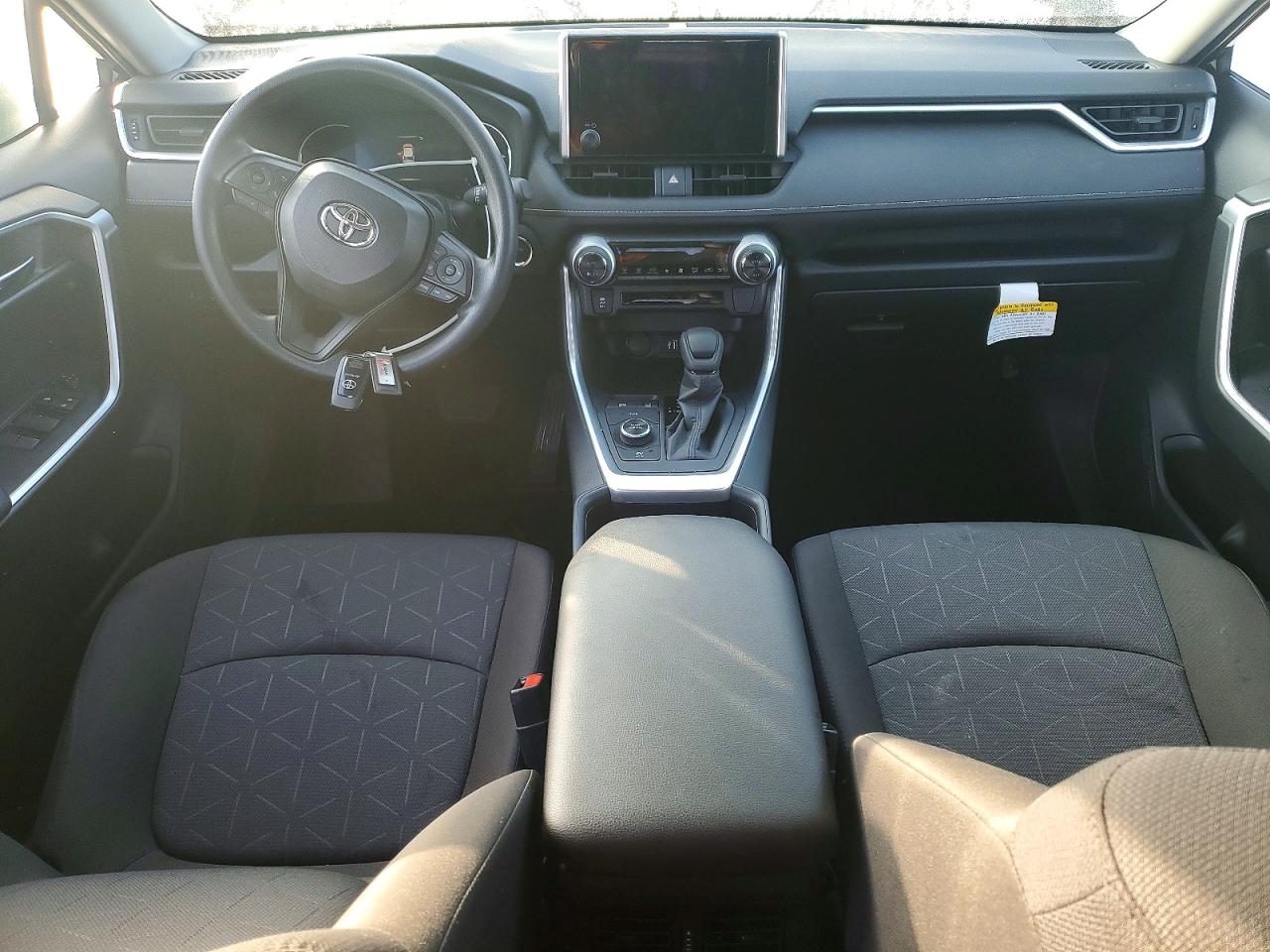 2025 TOYOTA RAV4 XLE photo 8