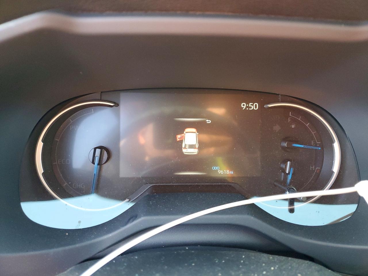 2025 TOYOTA RAV4 XLE photo 9