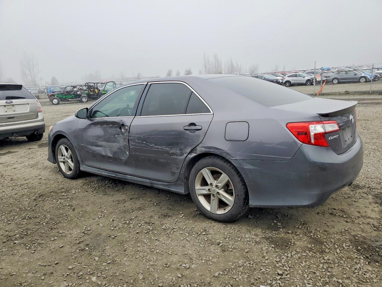 2014 TOYOTA CAMRY SE photo 4