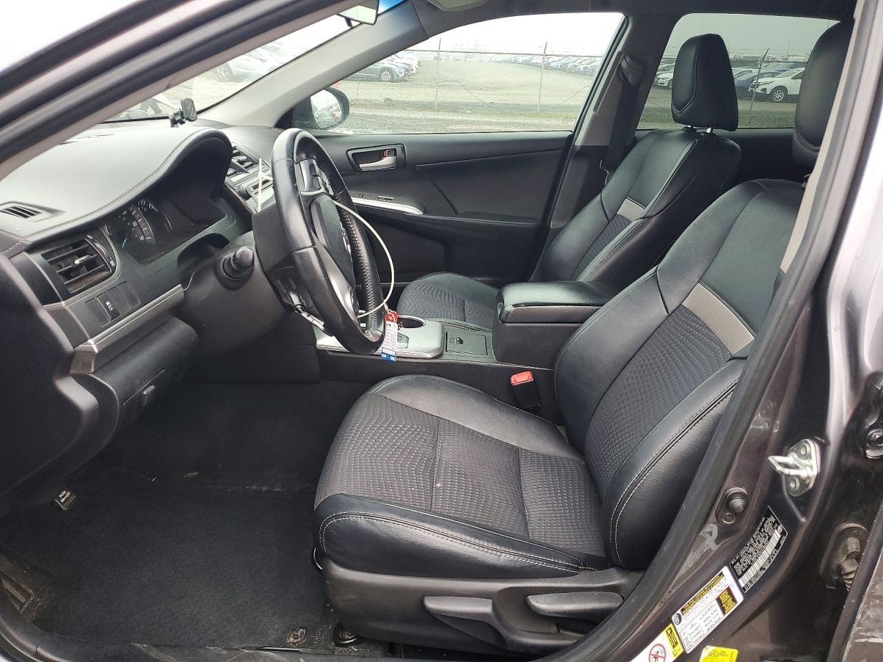 2014 TOYOTA CAMRY SE photo 19