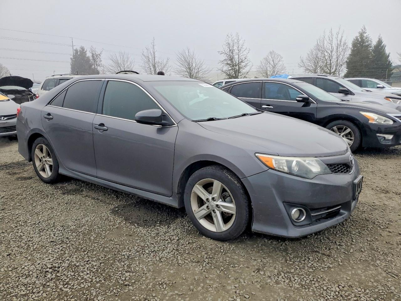 2014 TOYOTA CAMRY SE photo 10