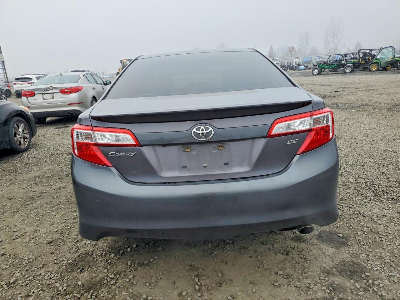 2014 TOYOTA CAMRY SE photo 16