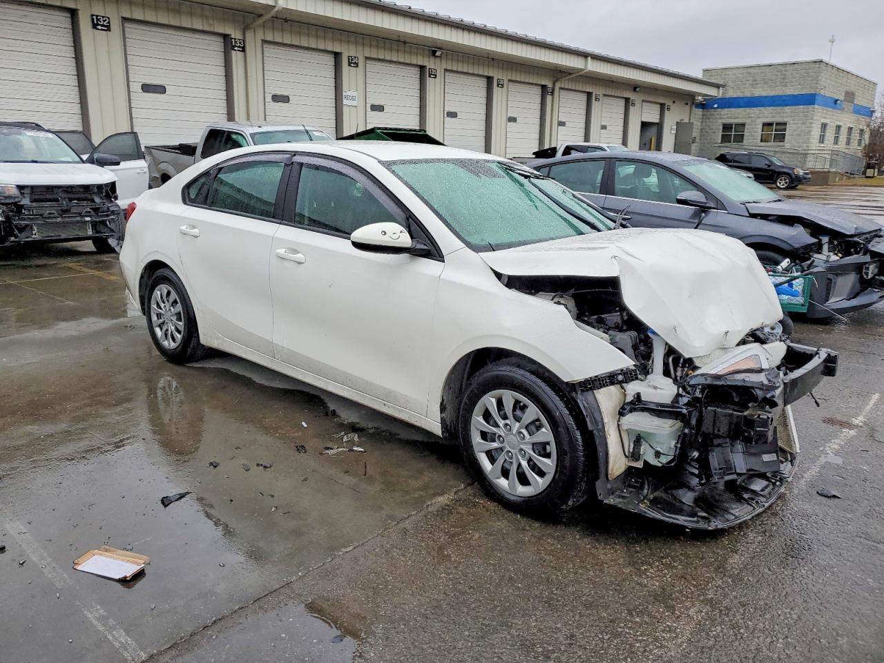 2023 KIA FORTE LX photo 4