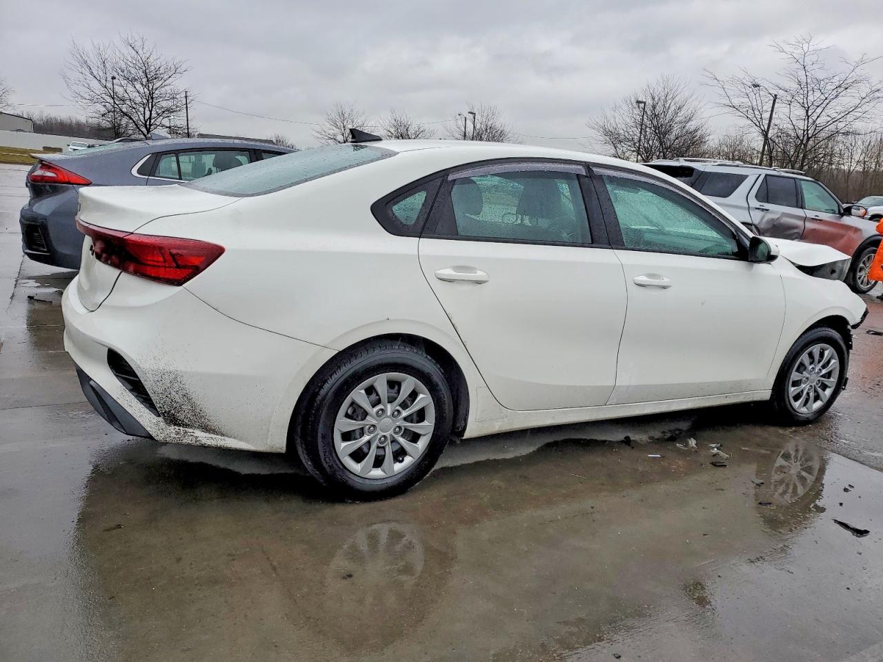 2023 KIA FORTE LX photo 3