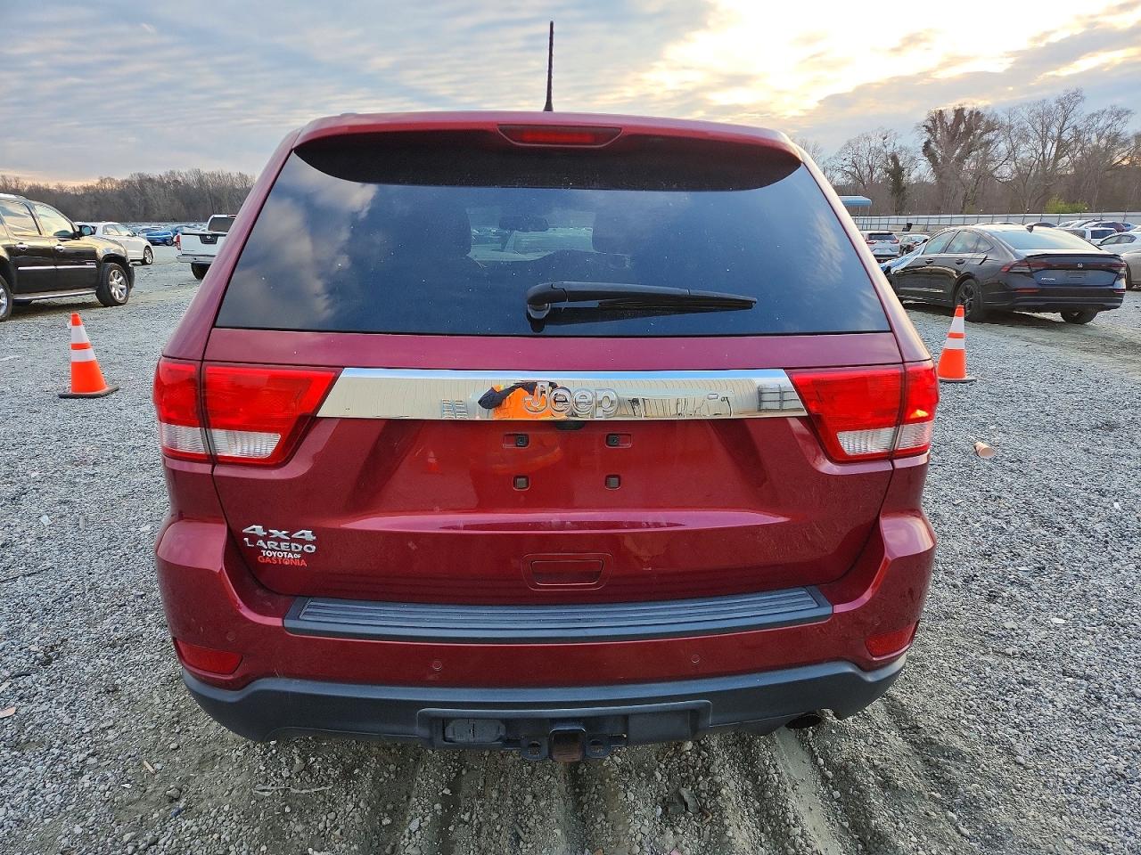 2012 JEEP GRAND CHEROKEE LAREDO photo 6