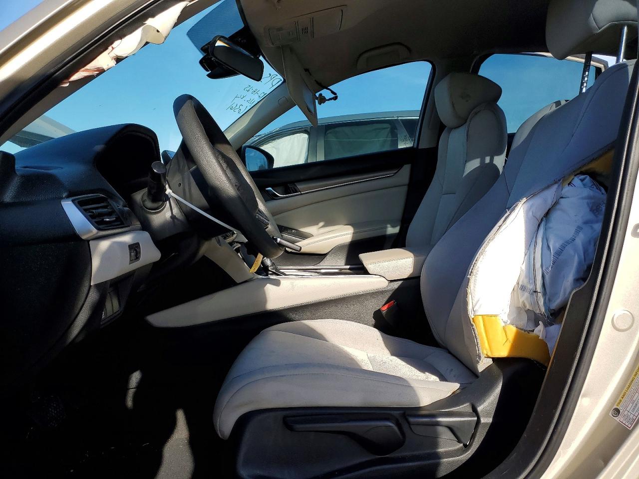 2020 HONDA ACCORD LX photo 13