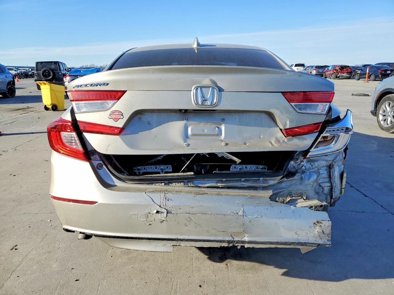 2020 HONDA ACCORD LX photo 11