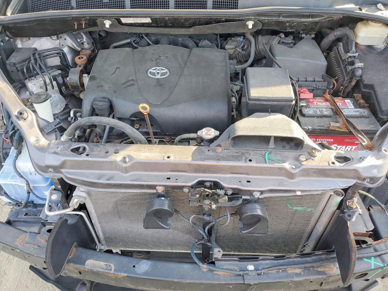 2017 TOYOTA SIENNA XLE photo 12