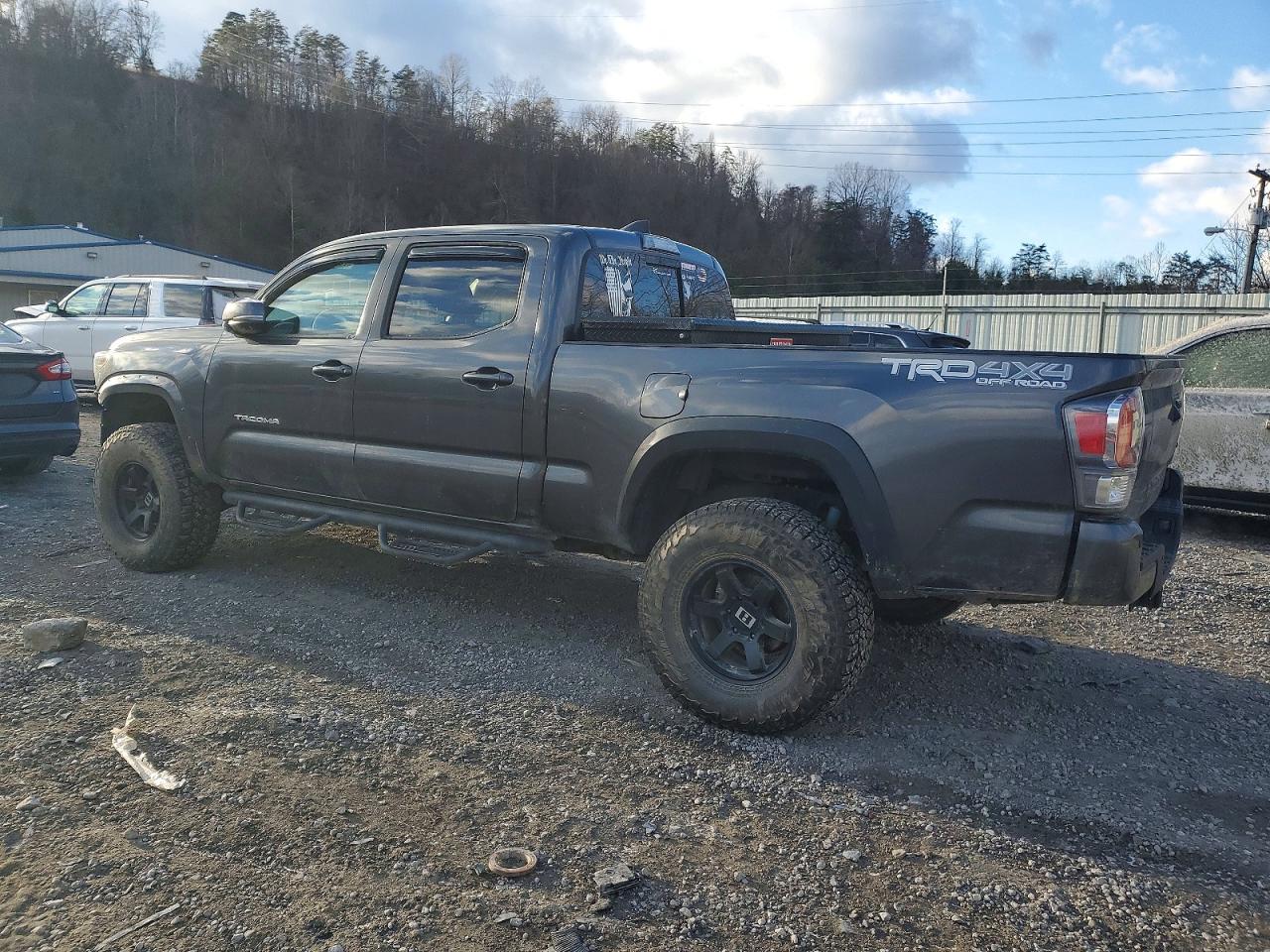 2017 TOYOTA TACOMA DOUBLE CAB photo 3