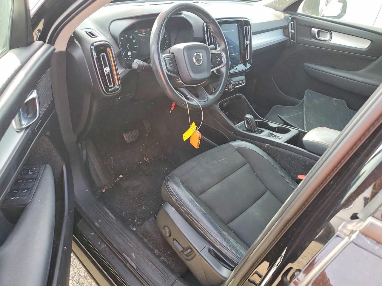 2020 VOLVO XC40 T5 MOMENTUM photo 22