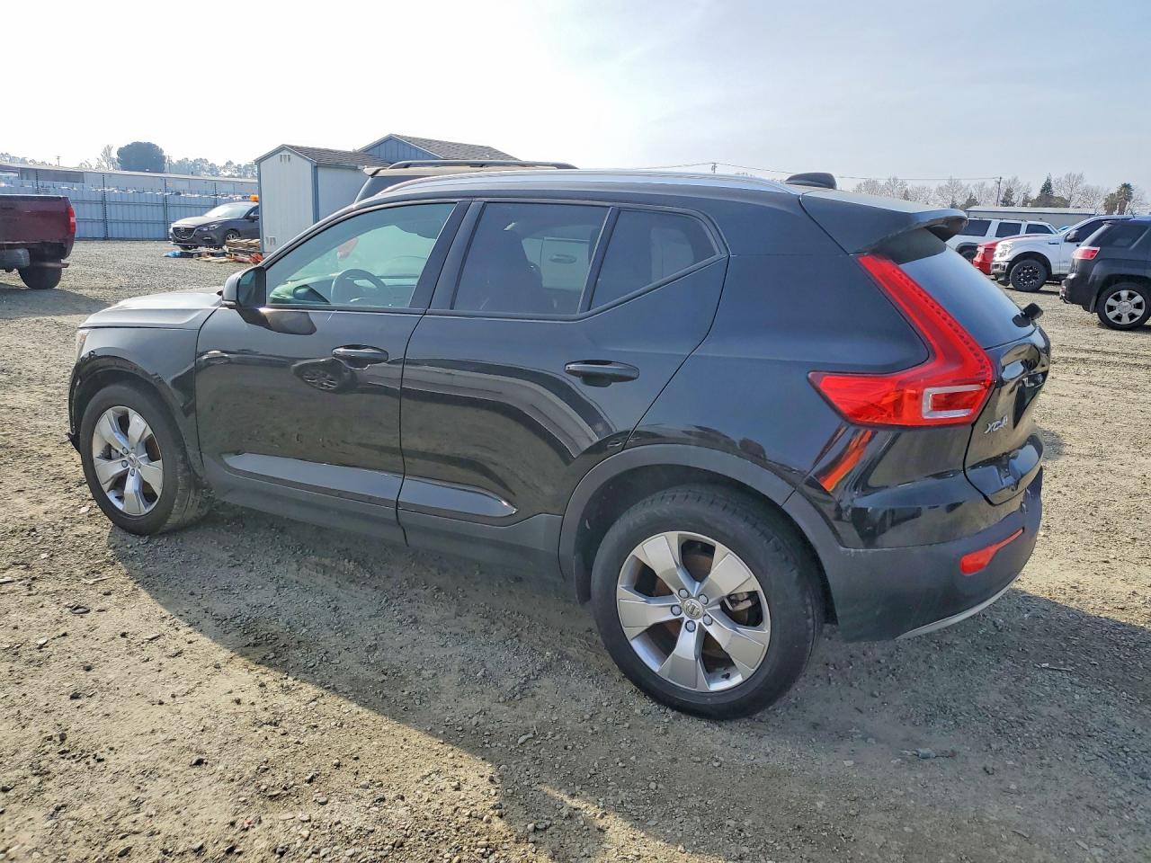 2020 VOLVO XC40 T5 MOMENTUM photo 4