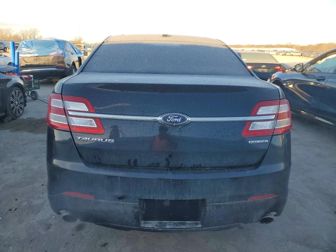 2016 FORD TAURUS SE photo 6