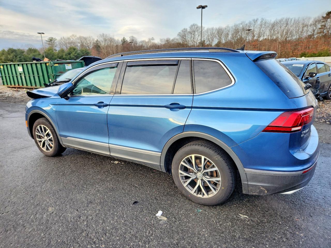 2020 VOLKSWAGEN TIGUAN SE photo 2