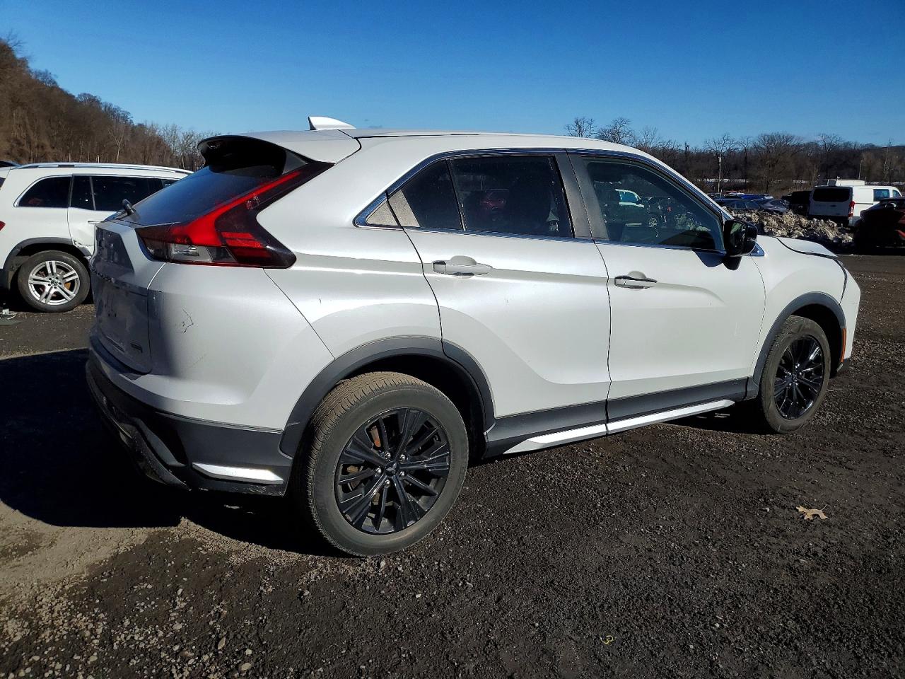2022 MITSUBISHI ECLIPSE CROSS LE photo 5