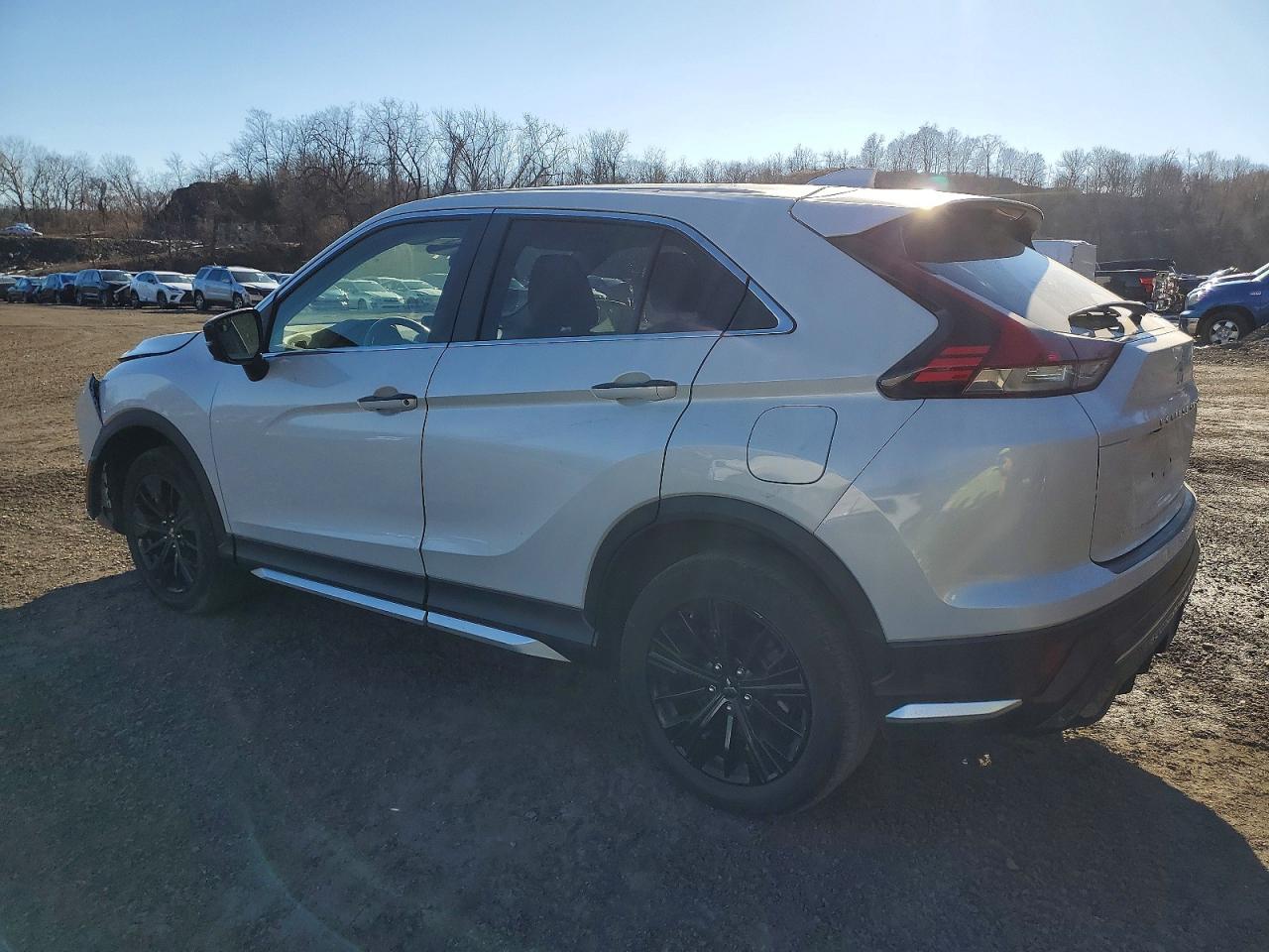 2022 MITSUBISHI ECLIPSE CROSS LE photo 3