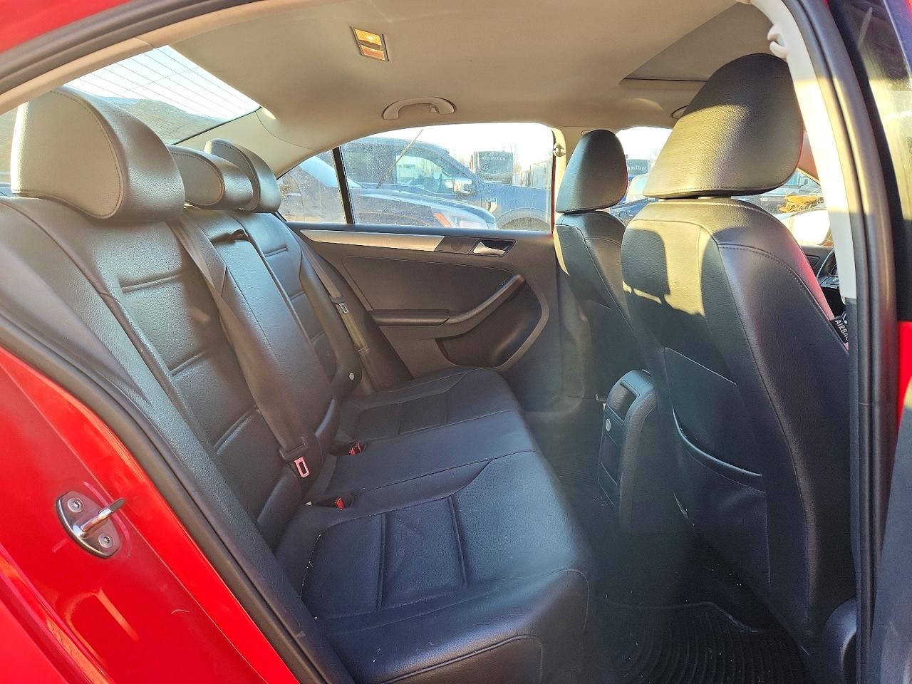 2015 VOLKSWAGEN JETTA SE photo 28