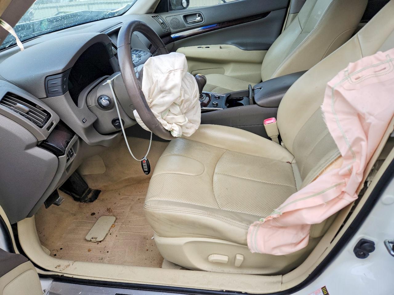 2012 INFINITI G37 photo 13