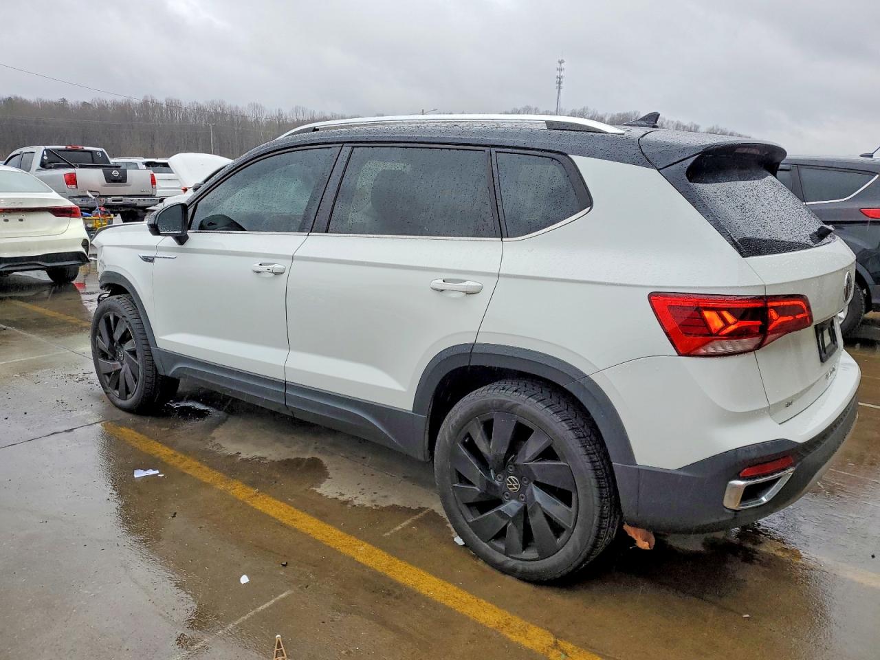 2024 VOLKSWAGEN TAOS SE photo 3