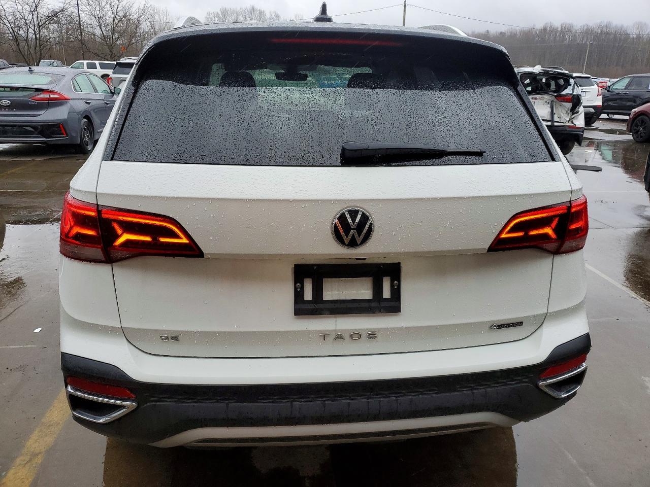 2024 VOLKSWAGEN TAOS SE photo 11