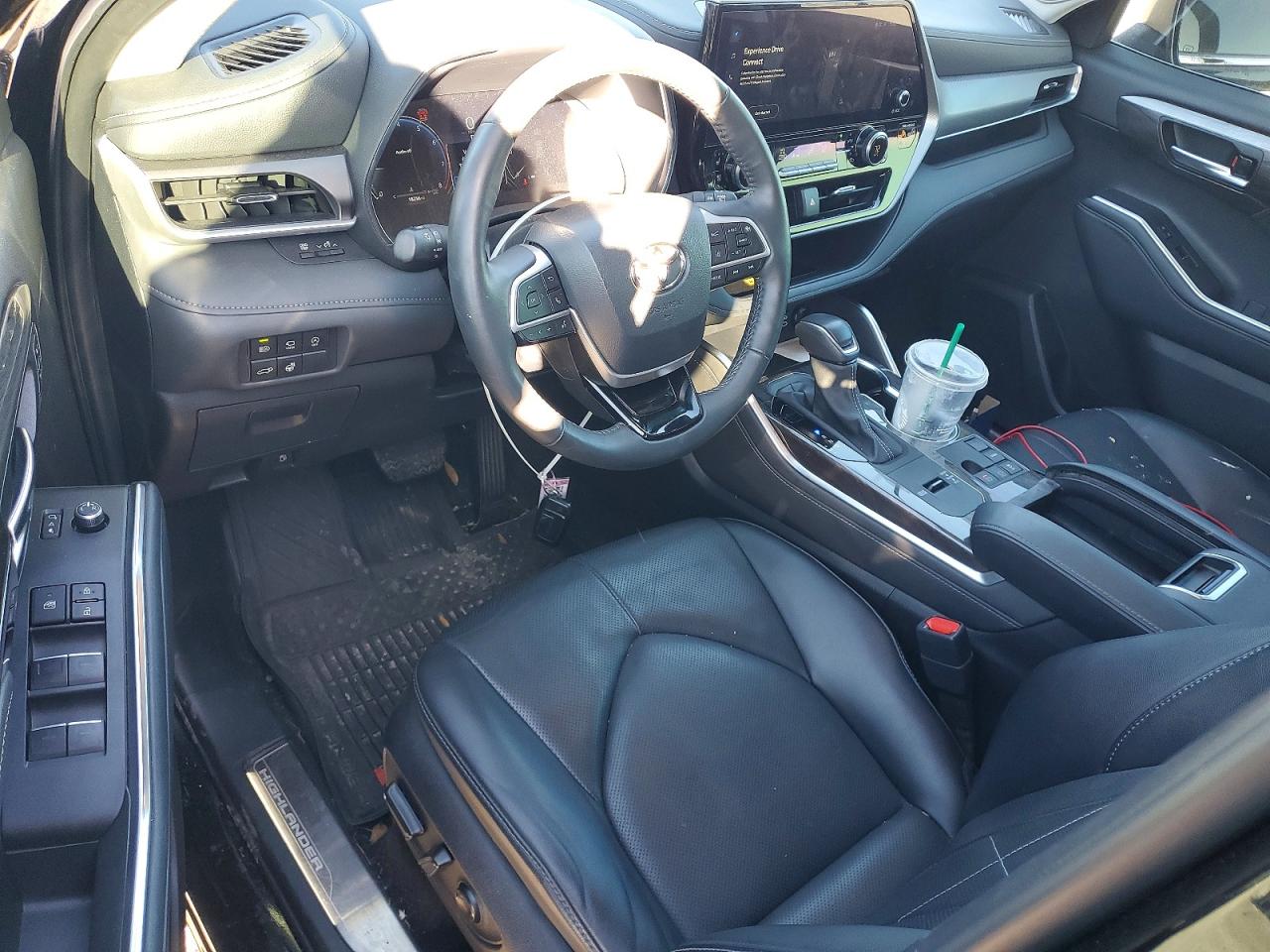 2024 TOYOTA HIGHLANDER LE photo 15
