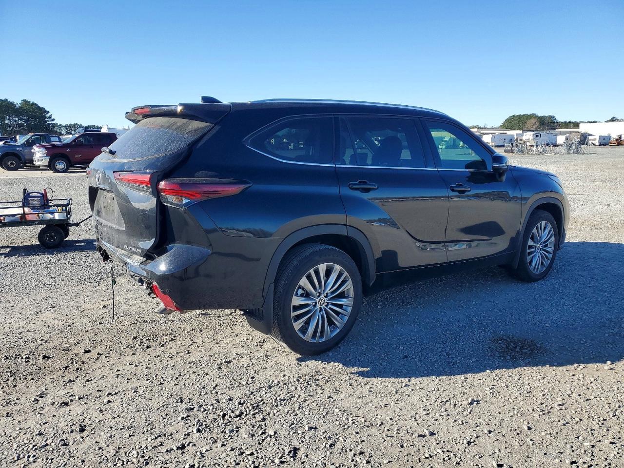 2024 TOYOTA HIGHLANDER LE photo 5