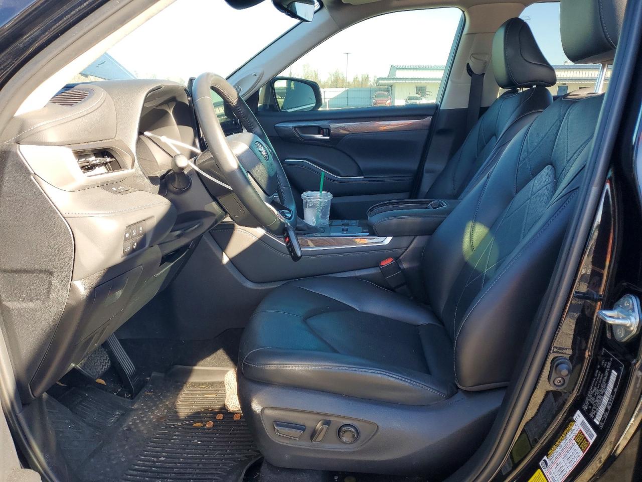 2024 TOYOTA HIGHLANDER LE photo 13