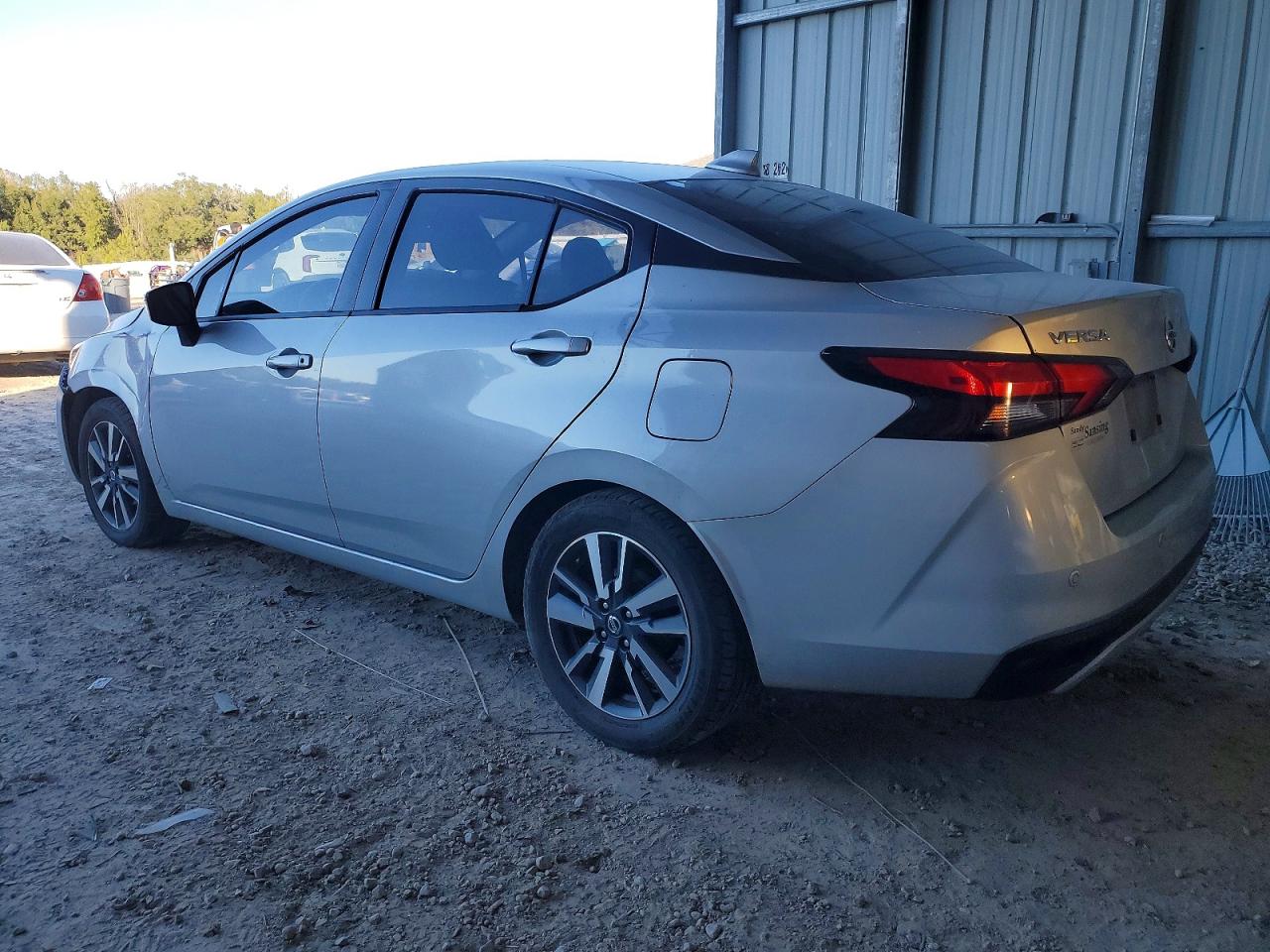 2021 NISSAN VERSA SV photo 2