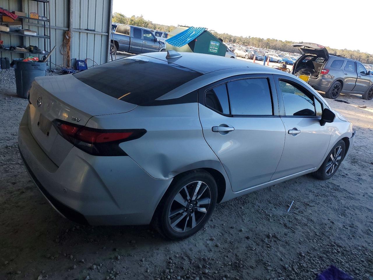 2021 NISSAN VERSA SV photo 3
