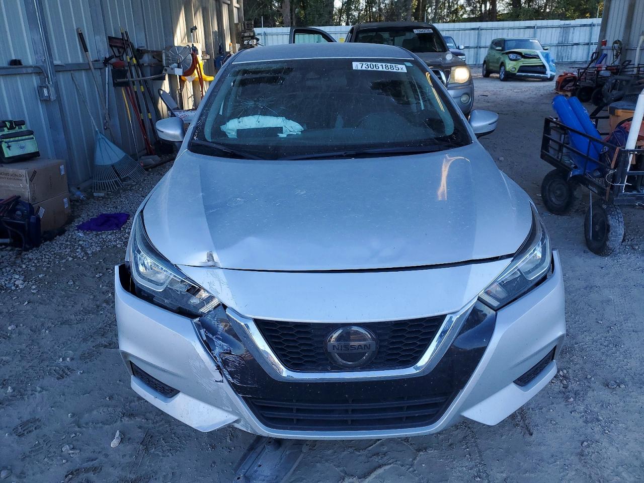 2021 NISSAN VERSA SV photo 5