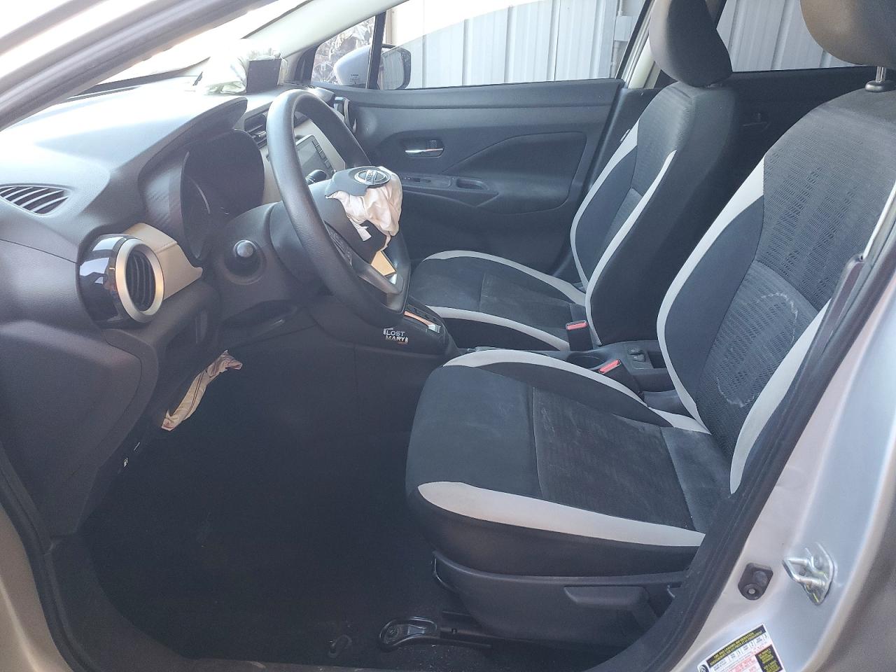 2021 NISSAN VERSA SV photo 7
