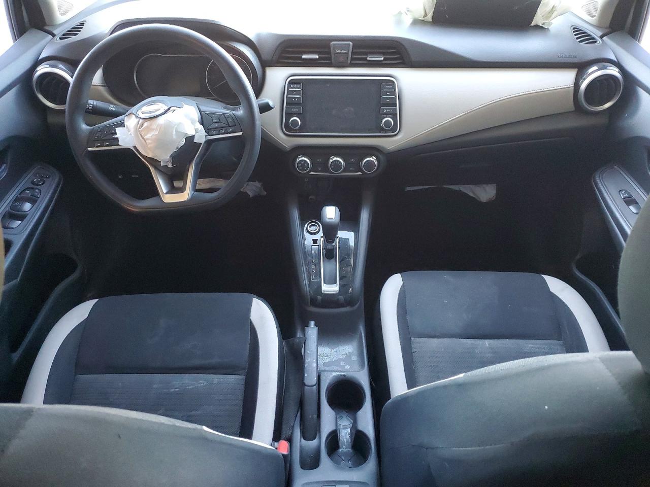 2021 NISSAN VERSA SV photo 8