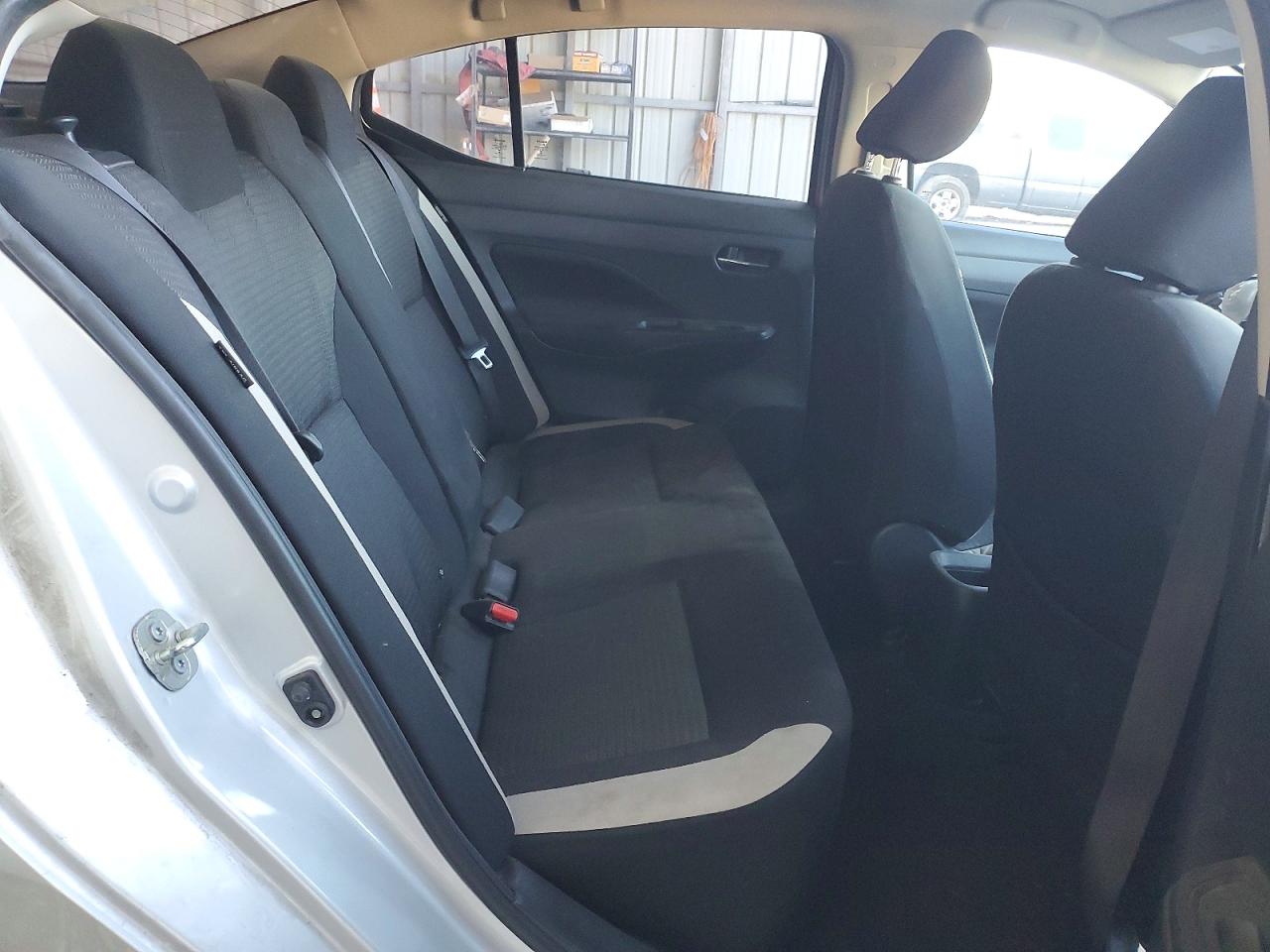 2021 NISSAN VERSA SV photo 10