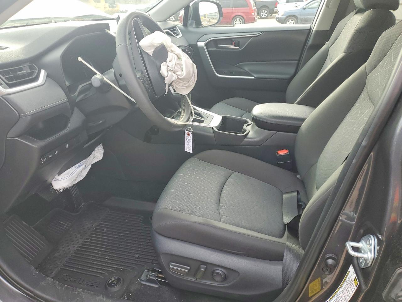 2024 TOYOTA RAV4 XLE photo 7
