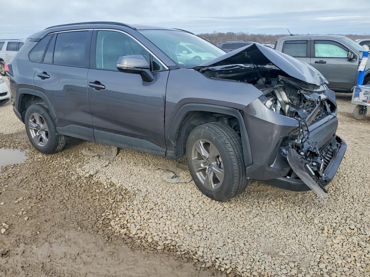 2024 TOYOTA RAV4 XLE photo 4