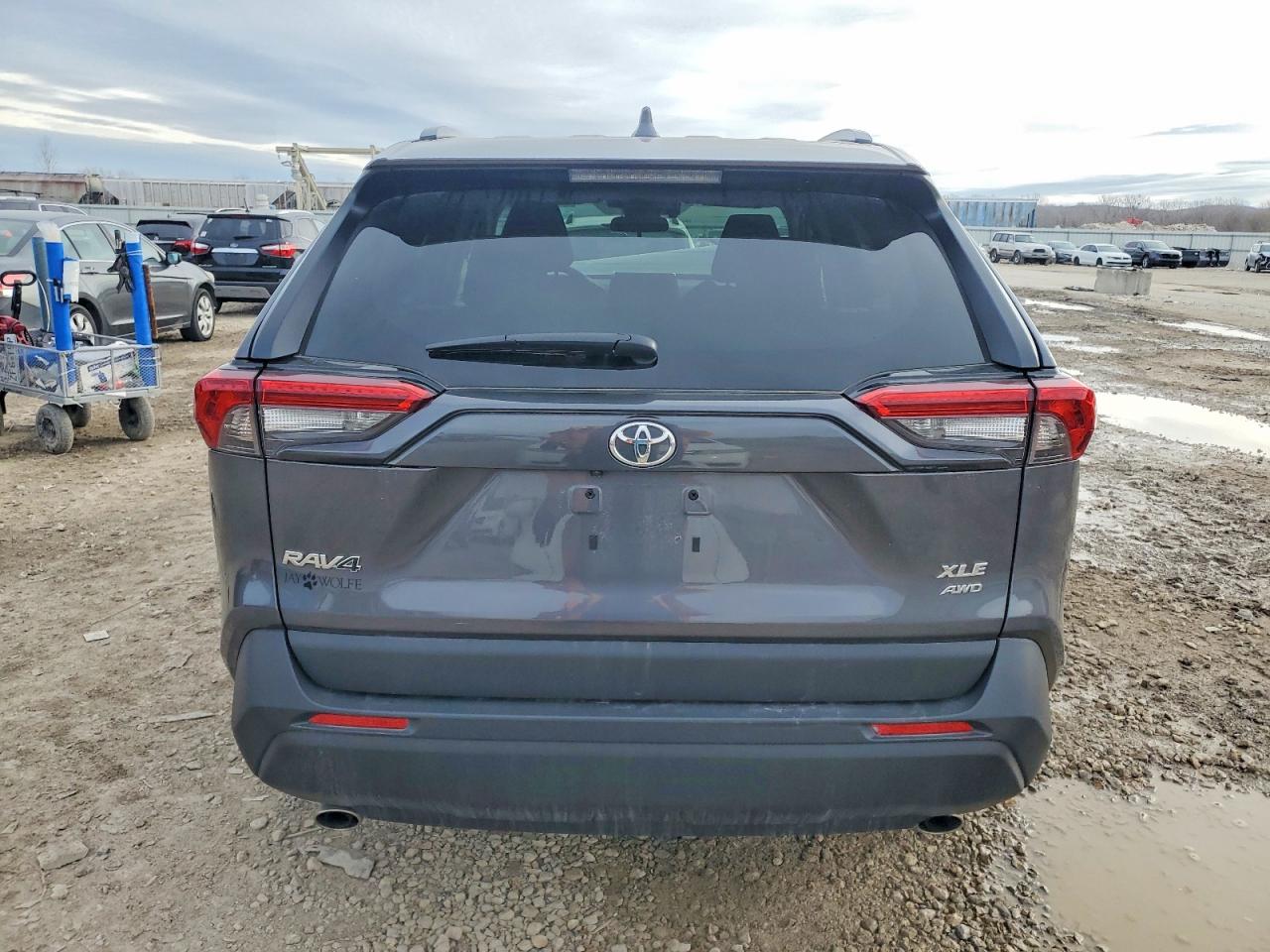 2024 TOYOTA RAV4 XLE photo 6