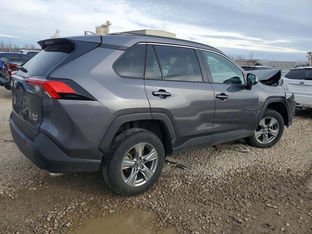 2024 TOYOTA RAV4 XLE photo 3