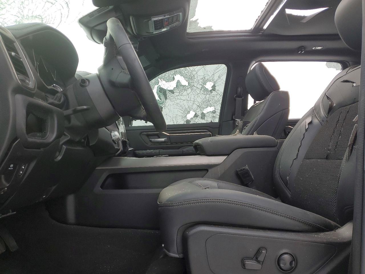 2023 RAM 1500 SPORT photo 7