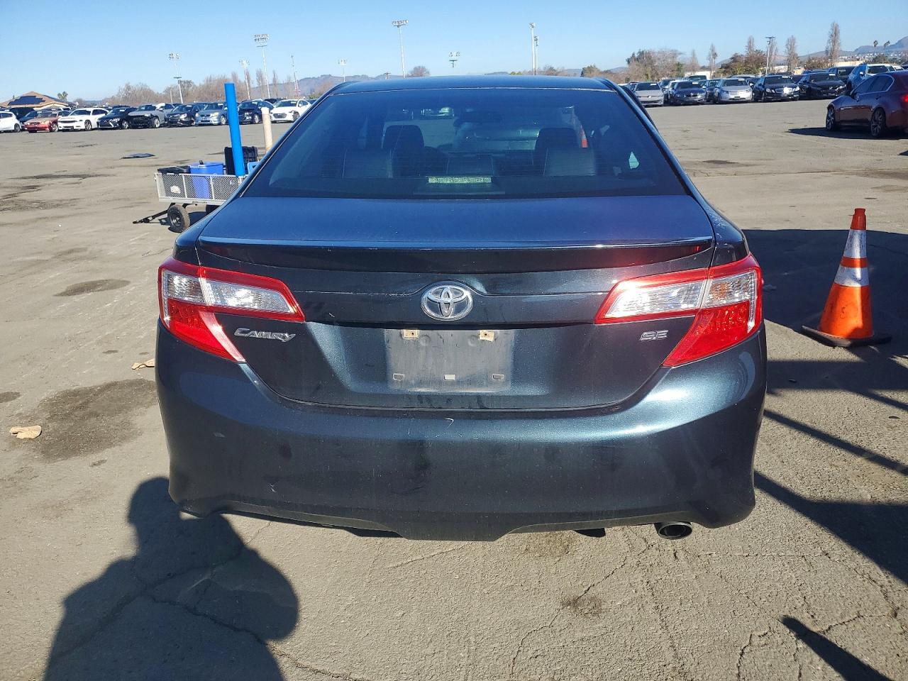 2013 TOYOTA CAMRY L photo 6