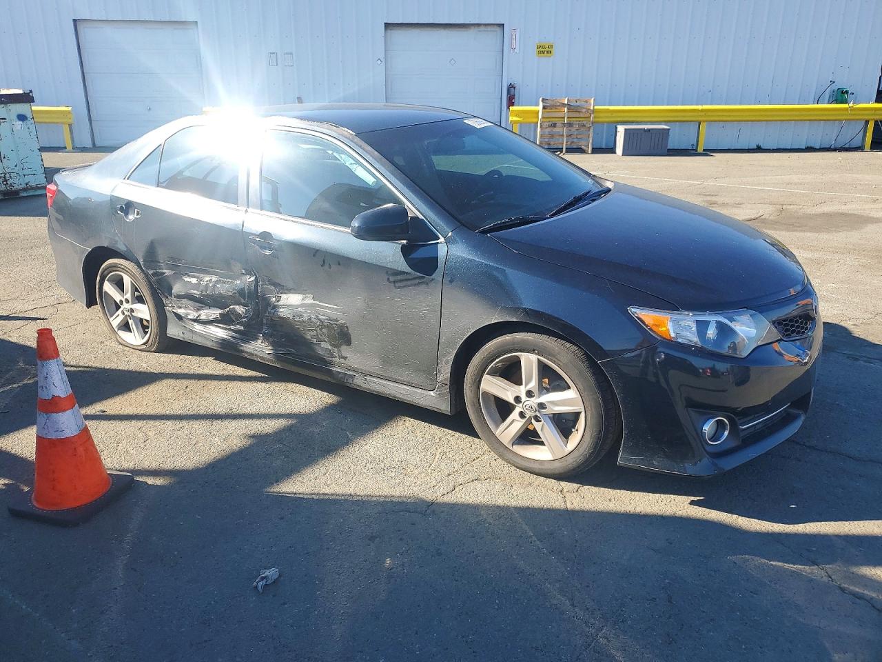 2013 TOYOTA CAMRY L photo 4