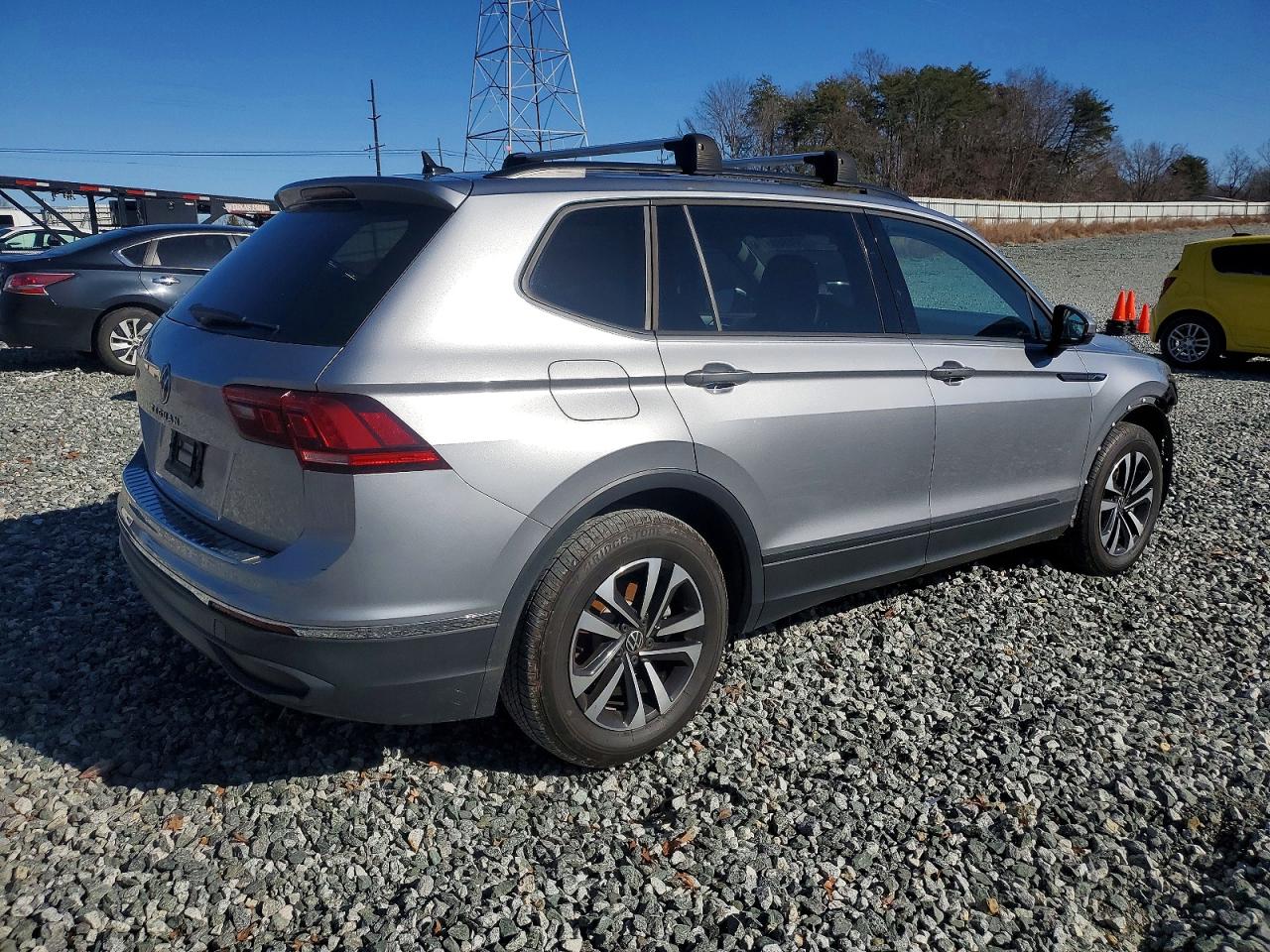 2024 VOLKSWAGEN TIGUAN S photo 3