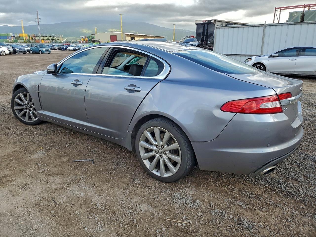 2011 JAGUAR XF PREMIUM photo 3