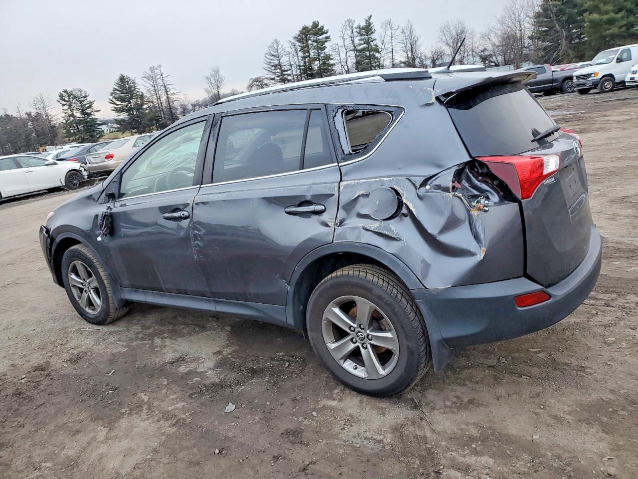 2015 TOYOTA RAV4 photo 2