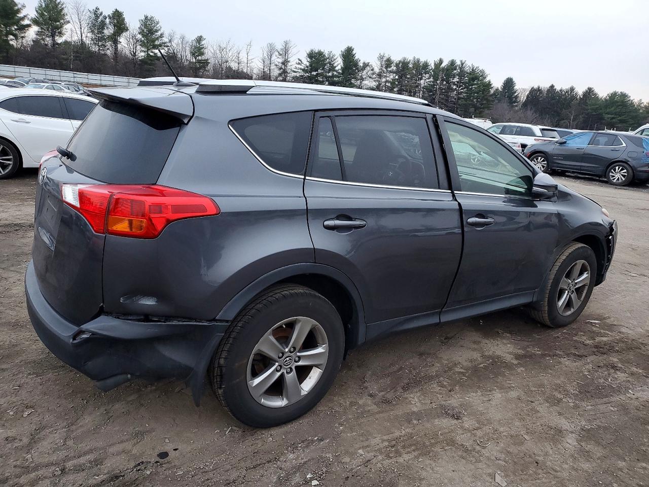 2015 TOYOTA RAV4 photo 3