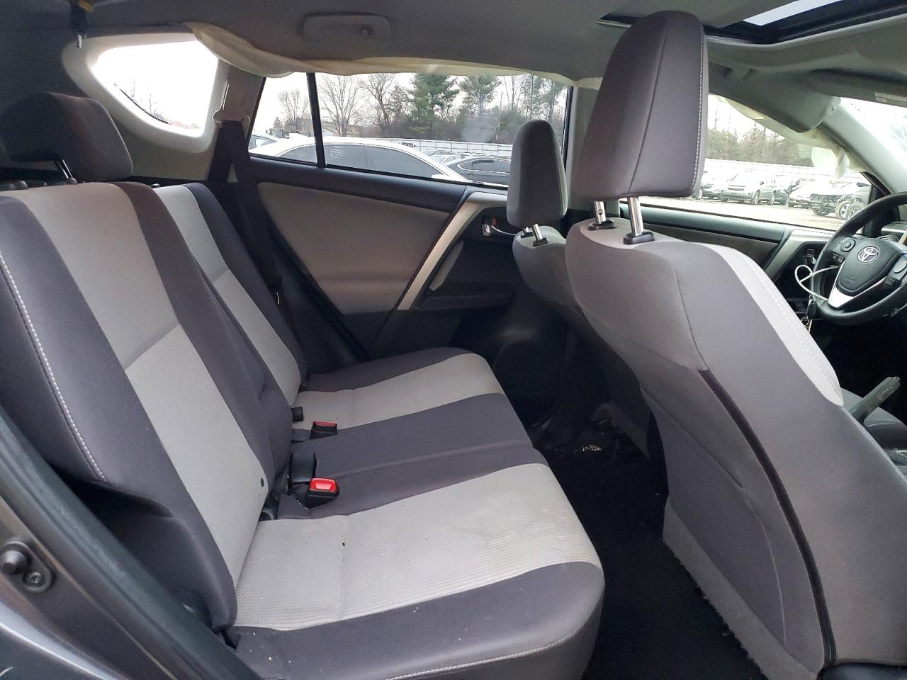 2015 TOYOTA RAV4 photo 10