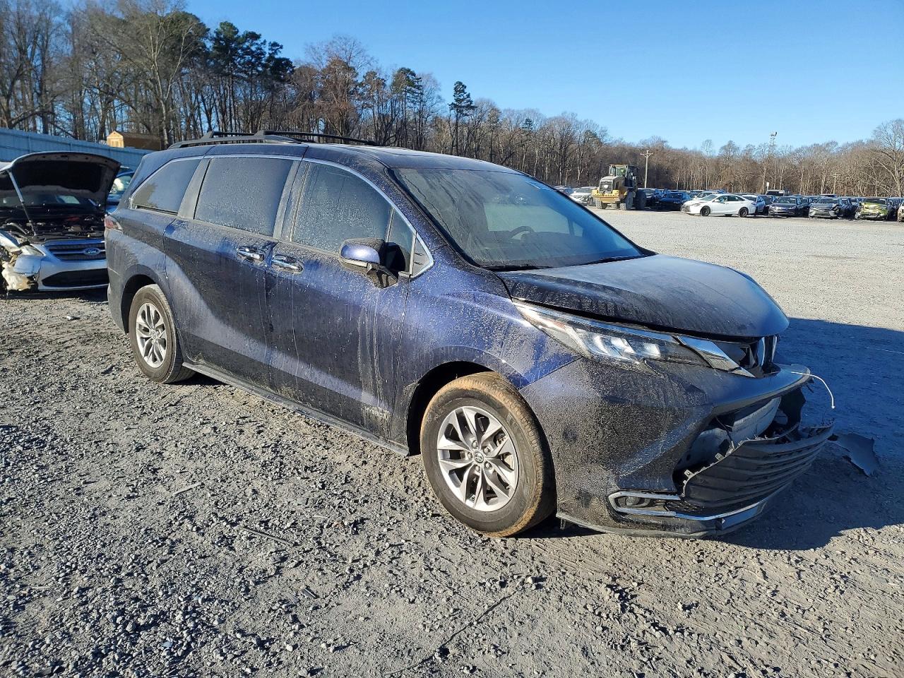 2021 TOYOTA SIENNA XLE photo 7